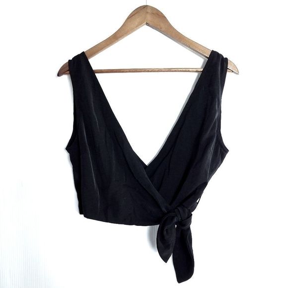 Momni Wrap Around Cropped Blouse - Picture 5 of 7